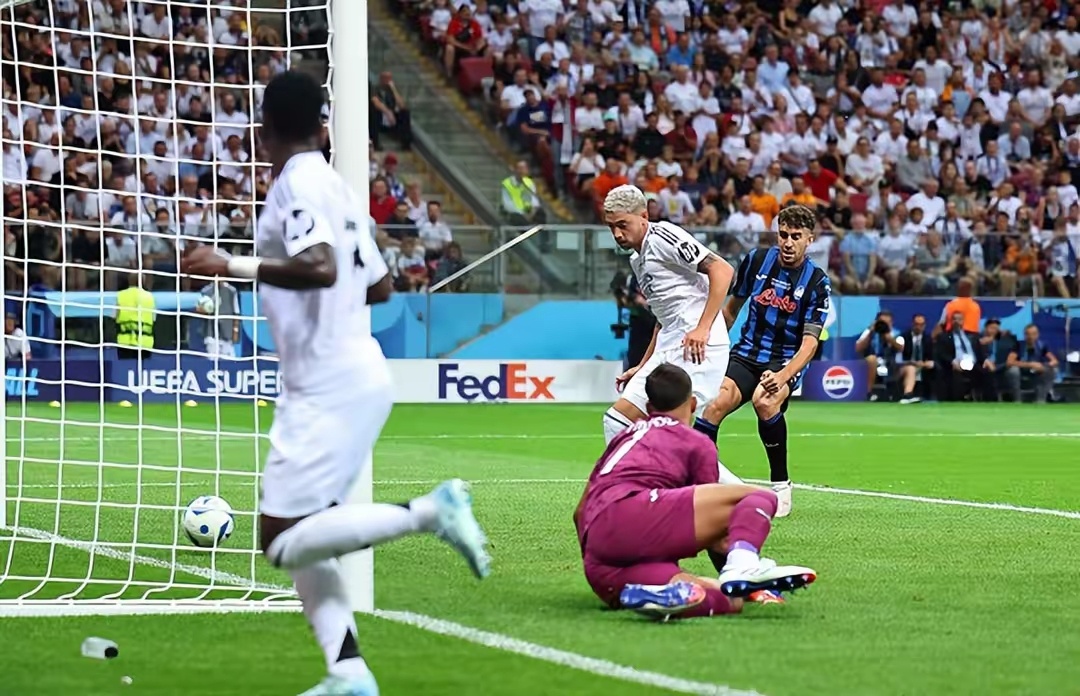 拜仁绝杀AC米兰,姆巴佩梅开二度欧联杯 拜仁绝杀AC米兰,姆巴佩梅开二度欧联杯