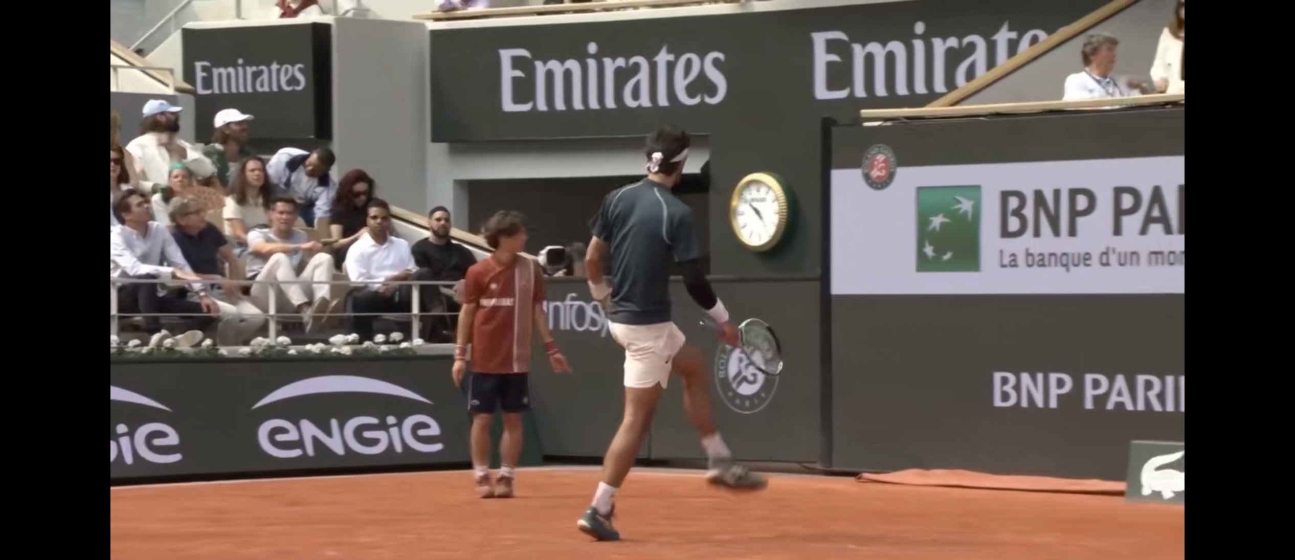 关于美国网球队鏖战日本网球队,费德勒完成帽子戏法的信息 关于美国网球队鏖战日本网球队,费德勒完成帽子戏法的信息