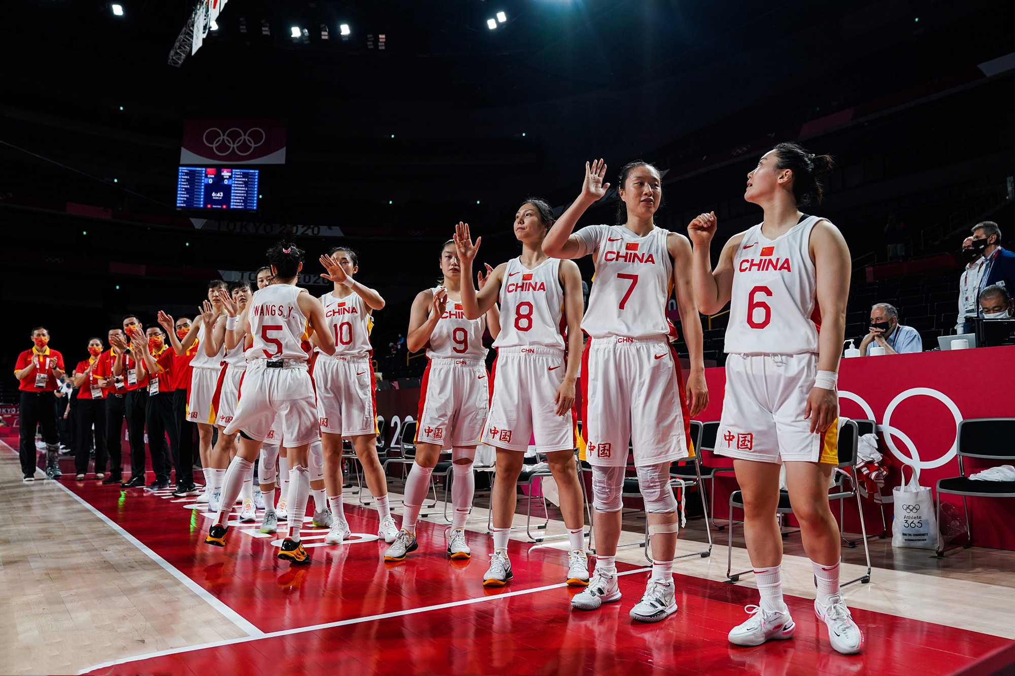 女篮选手在全明星赛中表现出色 女篮选手在全明星赛中表现出色